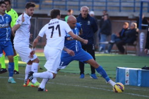 Un azione di gioco di Empoli-Hellas Verona